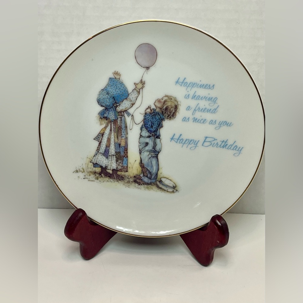 Holly Hobbie Lasting Memories genuine porcelain Happy Birthday display plate